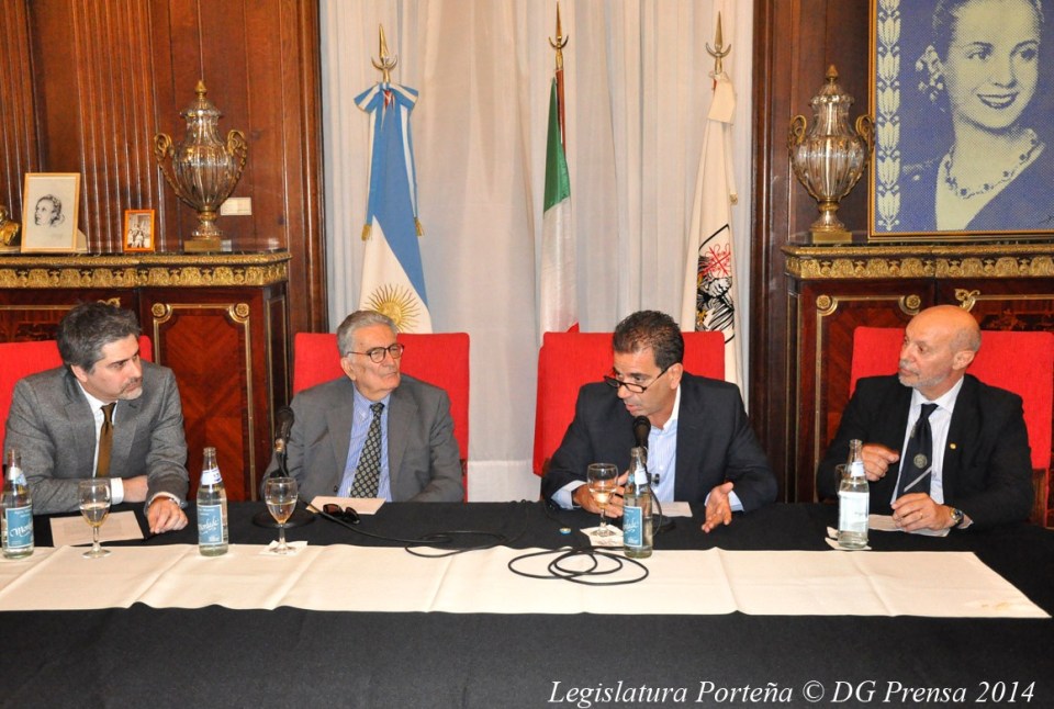 Dr. Martín D Alessandro, profesor Gianfranco Pasquino, diputado Cristian Ritondo y Dr. Vicente Donato